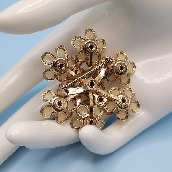 Vintage Coro Faux Pearl Flower Brooch, Clear Rhinestones, 1950s, 2 Inches - Picture 6 of 12